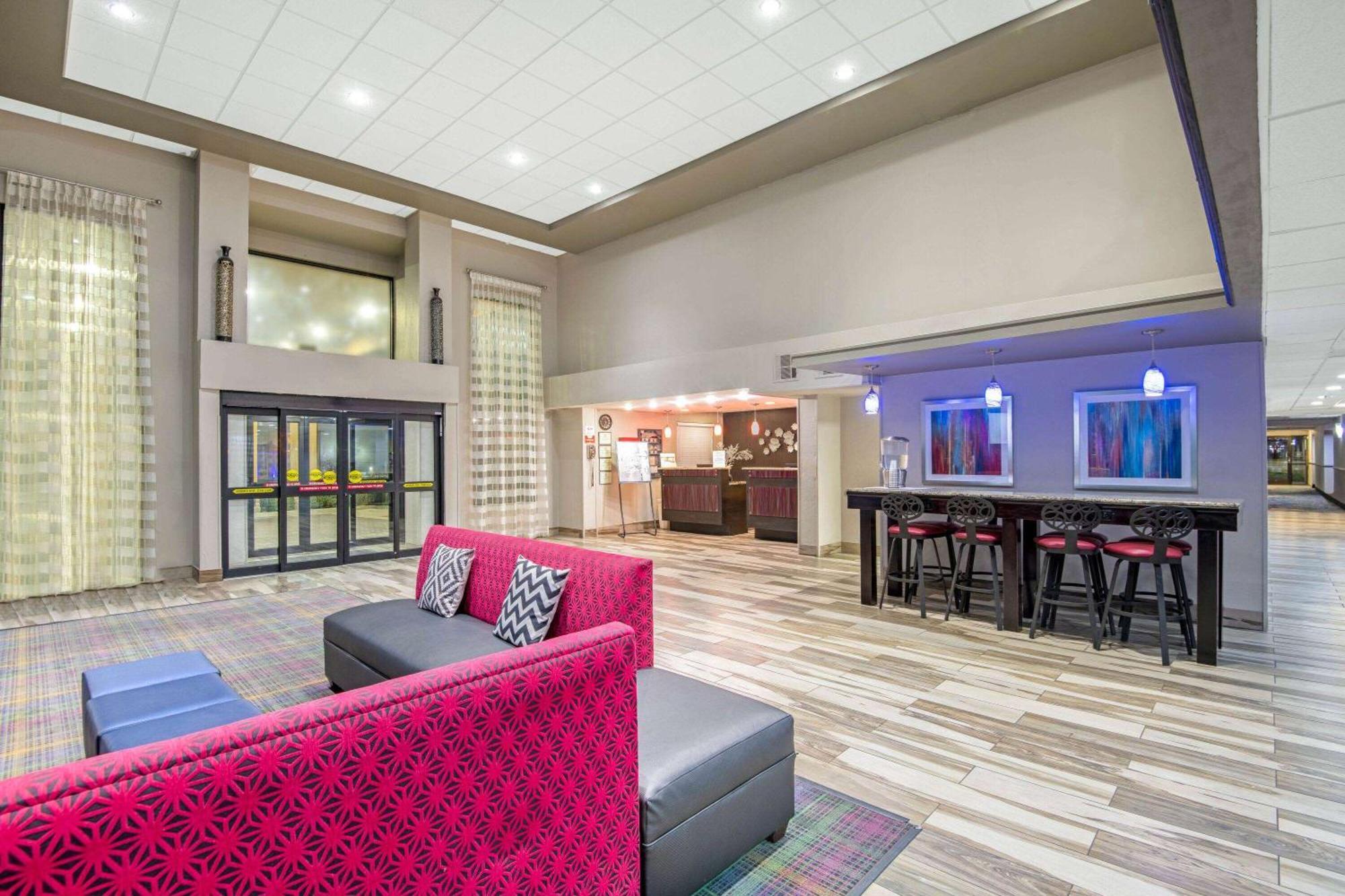 La Quinta By Wyndham Denison - North Lake Texoma Exterior photo