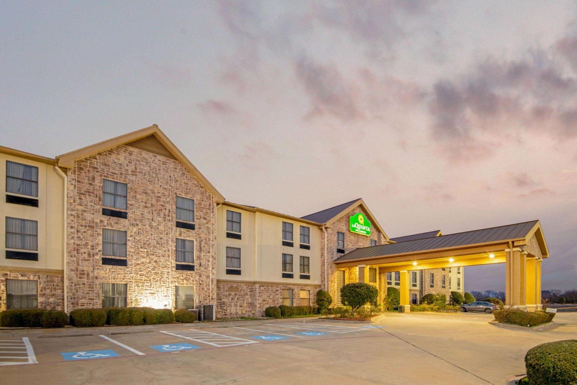 La Quinta By Wyndham Denison - North Lake Texoma Exterior photo