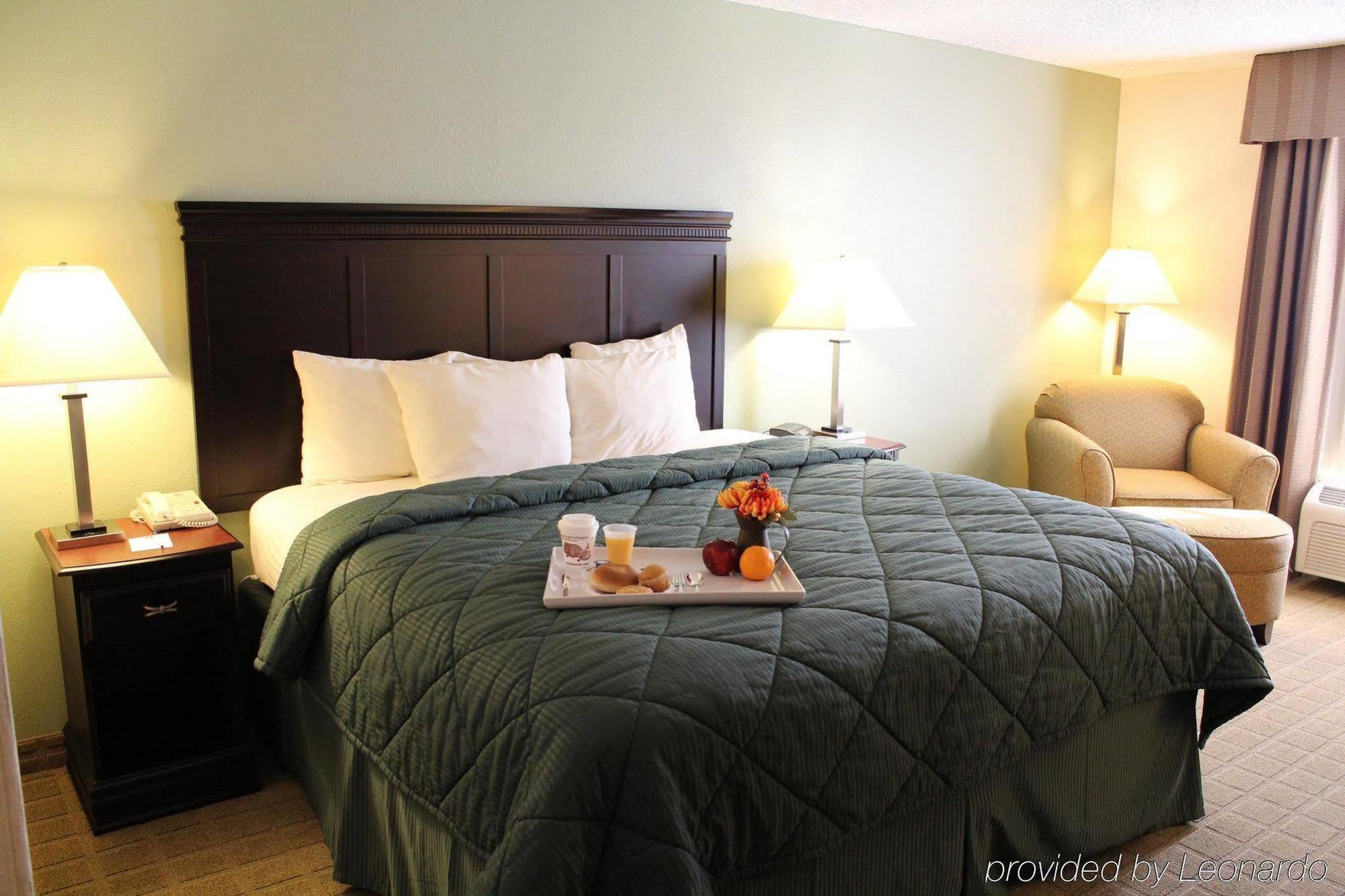 La Quinta By Wyndham Denison - North Lake Texoma Room photo